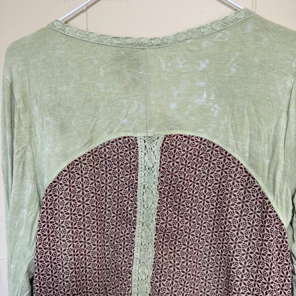 Gimmicks by BKE Womens Oversized Lagenlook Top Large Crochet Mixed Media Boho - Picture 7 of 15